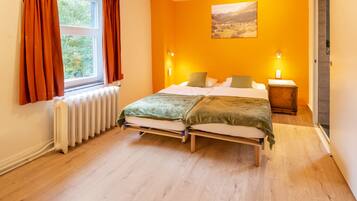 House | 14 bedrooms, individually furnished, bed sheets