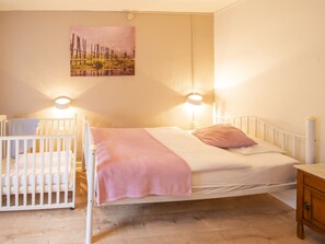 House | 14 bedrooms, individually furnished, bed sheets - Holiday Home in Falaen by Chateau Montaigle (Onhaye)