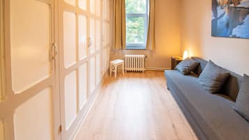 House | 14 bedrooms, individually furnished, bed sheets