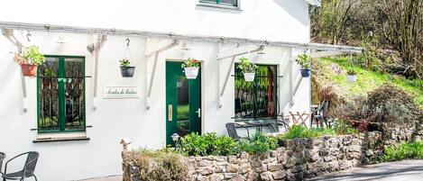 المنشأة من الخارج