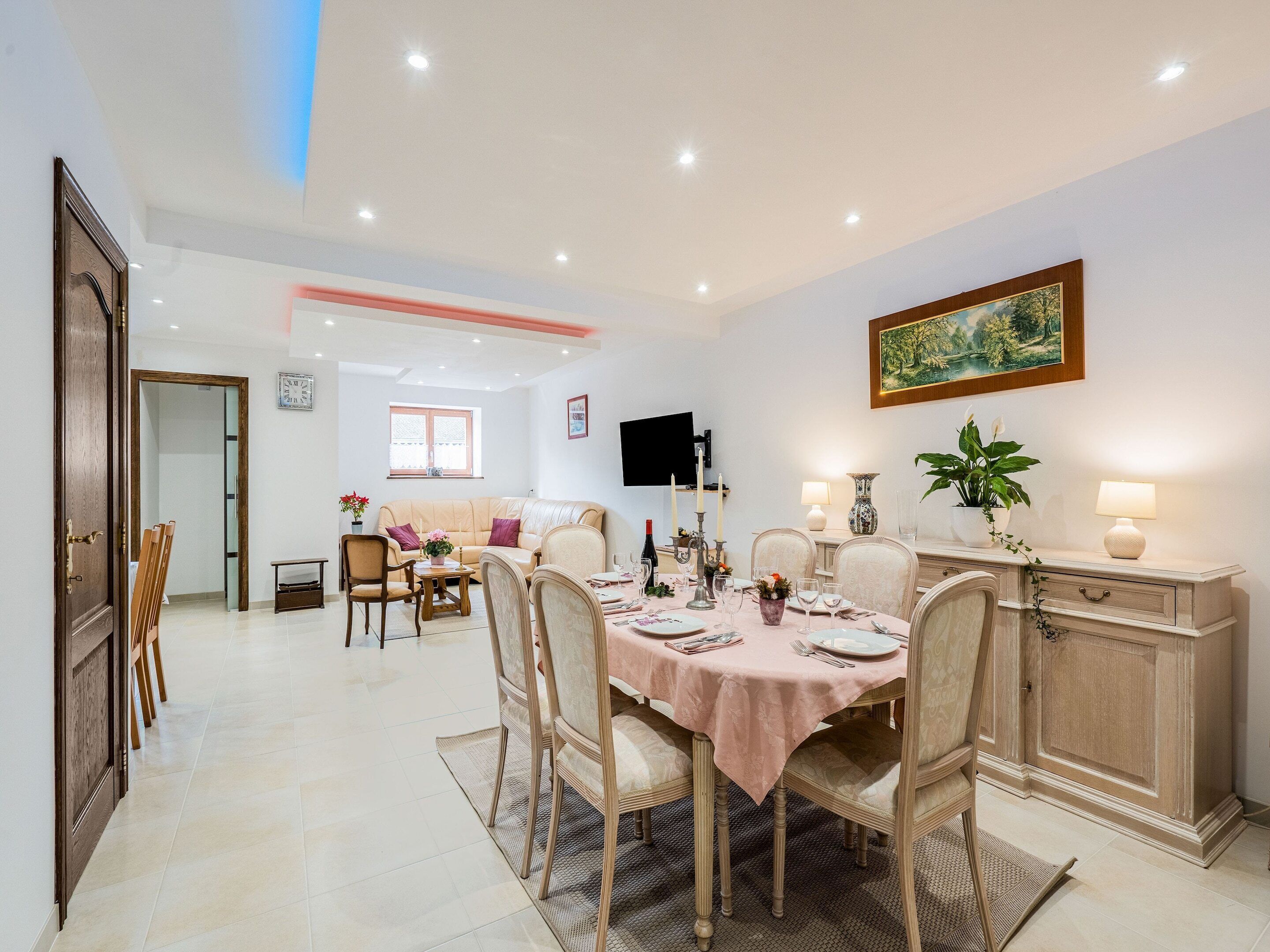 Cottage | Dining