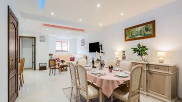 Cottage | Dining