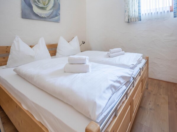 Apartment | 1 bedroom, bed sheets