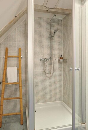 Dusche, Handtücher, Seife, Shampoo