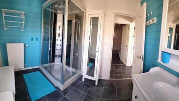 Chalet | Kamar mandi