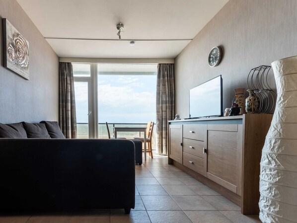 Apartment | Living area - Studio in Ostend With Stunning Sea Views (Ostend)