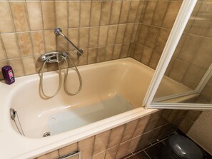 Apartment | Bathroom