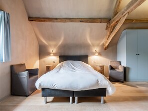 4 bedrooms, individually furnished, bed sheets