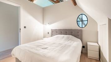 4 bedrooms, individually furnished, bed sheets