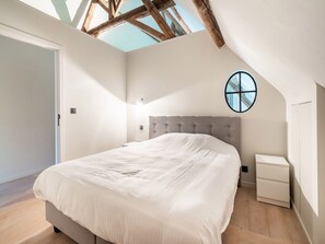 House | 4 bedrooms, individually furnished