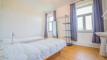 House | 5 bedrooms, individually furnished, bed sheets