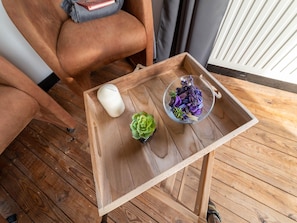 A wooden side table with a glass bowl containing dried flowers and a small green succulent plant. - Farmhouse Kalys in Vielsalm With 180° View of the Forest (Vielsalm)