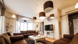 House | Living area - Modern Holiday Home in Hastiere With Sauna (Hastiere)