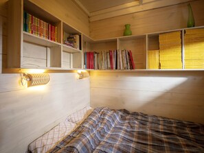 Bungalow | 1 bedroom, individually furnished, bed sheets - Gierle Garden Bungalow Escape (Lille)