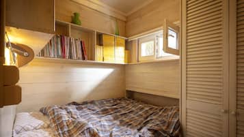 1 bedroom, individually furnished, bed sheets