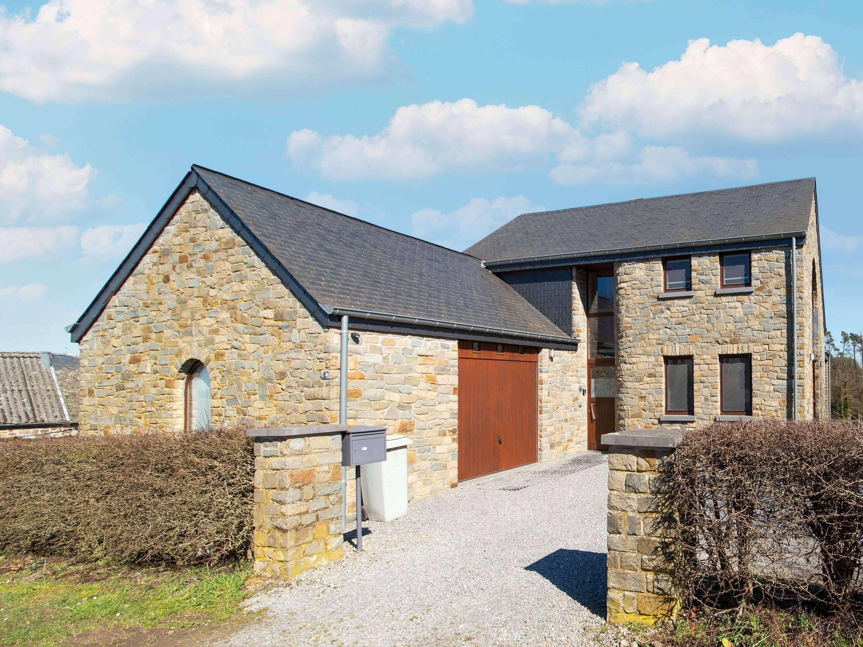 المنشأة من الخارج