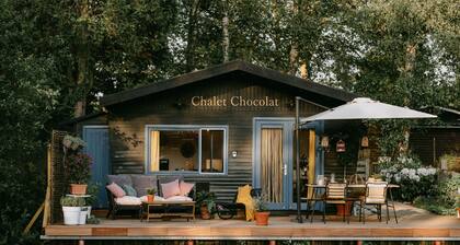 Geel Chalet in Netevallei