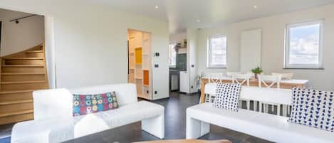 House | Living room | Table tennis