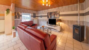 House | Dapur peribadi | Cerek elektrik, pembakar roti, kerusi tinggi