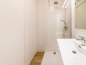Bathroom - Holiday Home in Waimes With Natural Surroundings (Waimes)