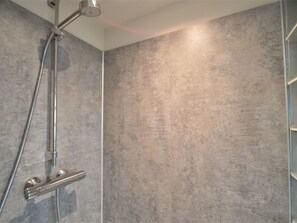 House | Bathroom | Bathtub - Rochehaut Hideaway With Tub (Bouillon)