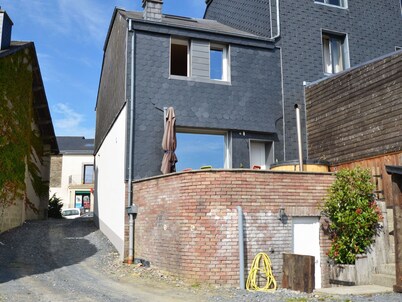 Rochehaut Hideaway With Tub