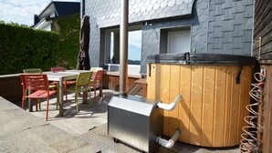 House | Property amenity - Rochehaut Hideaway With Tub (Bouillon)