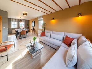 House | Living area - Holiday Home in Lierneux With Bubble Bath (Lierneux)