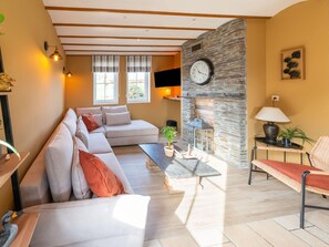 House | Living area - Holiday Home in Lierneux With Bubble Bath (Lierneux)