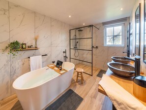 House | Bathroom - Holiday Home in Lierneux With Bubble Bath (Lierneux)