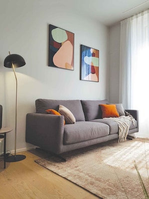 Comfort-Apartment | Wohnbereich | 55-Zoll-Smart-TV mit Digitalempfang