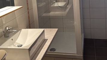 HÄrtork, handdukar och toalettpapper