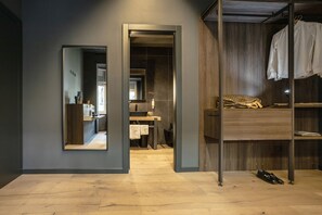 デラックス アパートメント | 3 室のベッドルーム、イタリアのフレッテ製シーツ、高級寝具、アイロン / アイロン台