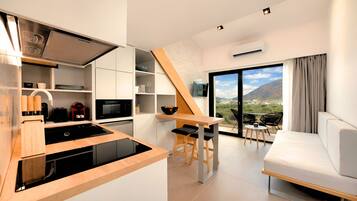 LÀgenhet Deluxe - 1 sovrum - balkong - havsutsikt | Eget kök | MinikylskÄp, mikrovÄgsugn, spishÀll och espressobryggare