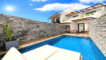 Apartamento de diseño, 1 habitación, piscina privada, vistas al mar | Piscina privada