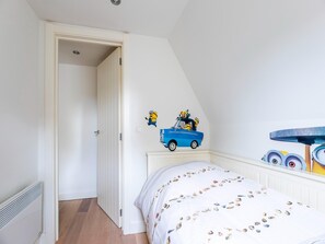 House | 3 bedrooms, individually furnished, bed sheets