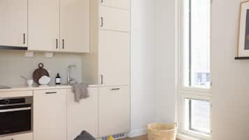 Large studio with mezzanine | Private kitchen | Full-size fridge, microwave, oven, stovetop