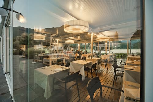 Lunch and dinner served, beach views