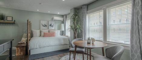 Iron/ironing board, free WiFi, bed sheets