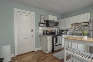 Fridge, microwave, oven, stovetop - Spacious Plaza Stay: 1bd/1ba (Kansas City)