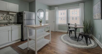 Spacious Plaza Stay: 1bd/1ba