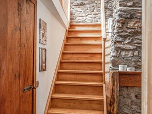 House | Reception - Spacious Holiday Home in Vresse-sur-semois With Terrace (Vresse-sur-Semois)