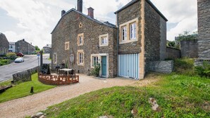 A stone building with a gravel driveway and a small outdoor seating area. - Welcoming Holiday Home in Vresse-sur-semois With Terrace (Vresse-sur-Semois)