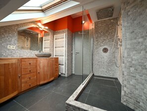 House | Bathroom