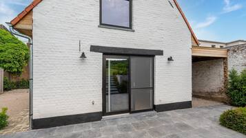 House | Exterior detail