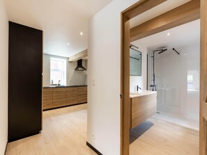 House | Bathroom - Spacious Family Holiday Home (Mont-de-l'Enclus)