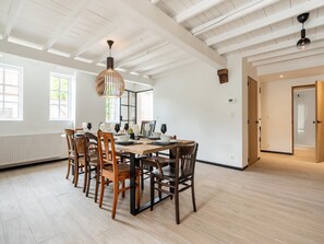House | Dining - Spacious Family Holiday Home (Mont-de-l'Enclus)