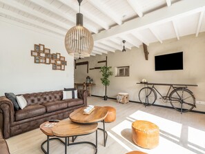 House | Living room - Spacious Family Holiday Home (Mont-de-l'Enclus)