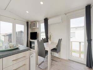 Chalet | Private kitchen | High chair - Middelkerke Mobile Home With Garden (Middelkerke)