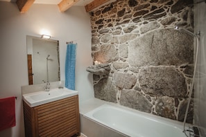 Hair dryer, bidet, towels, soap - One of two private and intimate casitas. Surrounded by nature. (Moraña)